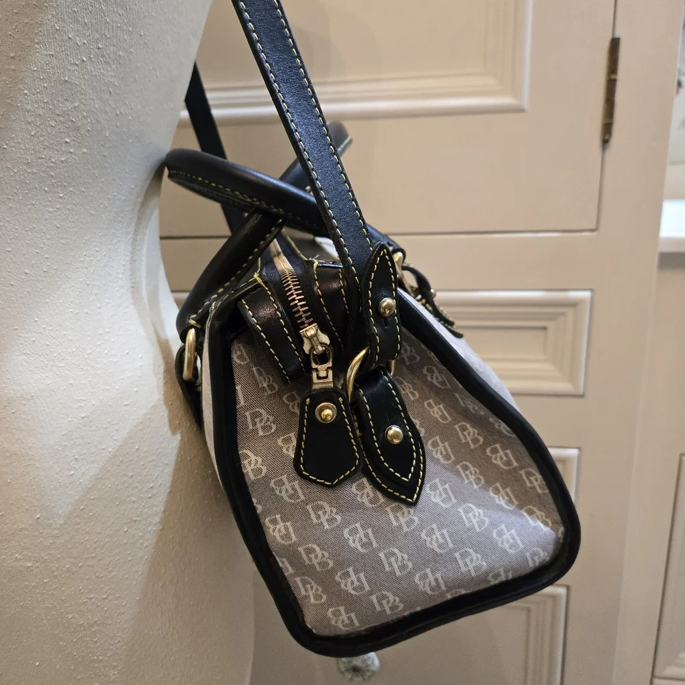 Dooney & Bourke Black Leather Classic DB Vintage LOGO Tote Satchel Purse - Picture 5 of 10